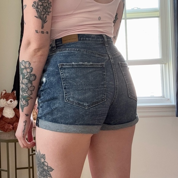 American Eagle Distressed Dark Wash Denim Mom shorts - Picture 6 of 6